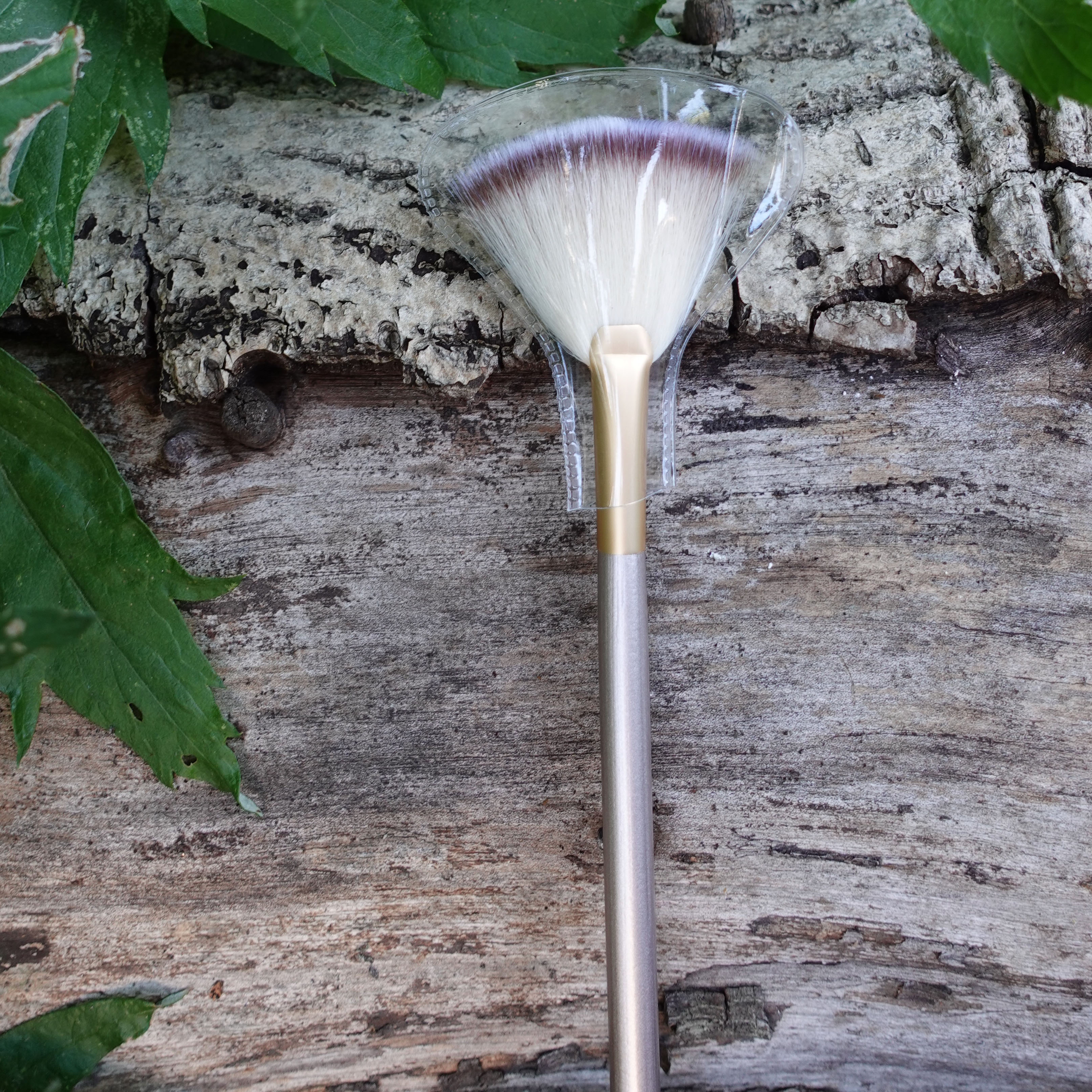 Face Mask Fan Brush